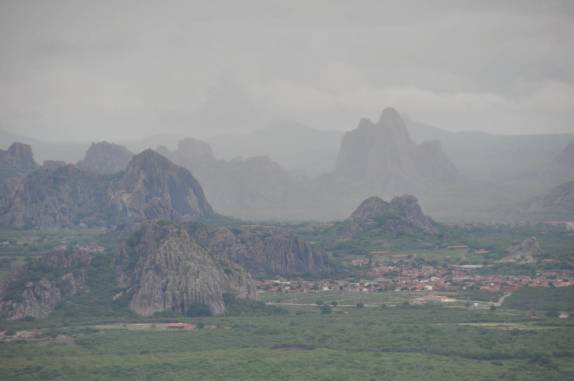 Quixadá, no sertão do Ceará, em meio a rochas e montanhas